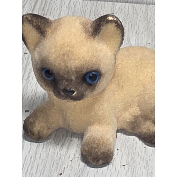 Vintage Japan Flocked Siamese Cat Kitten Blue Eyes 4" Shelf Sitter Whimsy - Picture 1 of 9